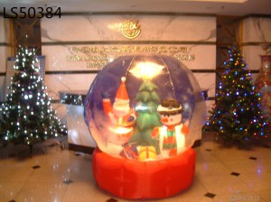 Christmas Decorations Inflatable Crystal ball with Santa insert for sale,customized design inflatable Christmas inflatable snow globe ball LS50384